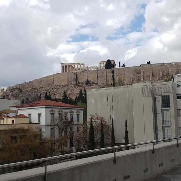 Share Show with Designer Bags, Wallets, Jewelry & Accessories. No Clothes Pls - Picture 14 of 15